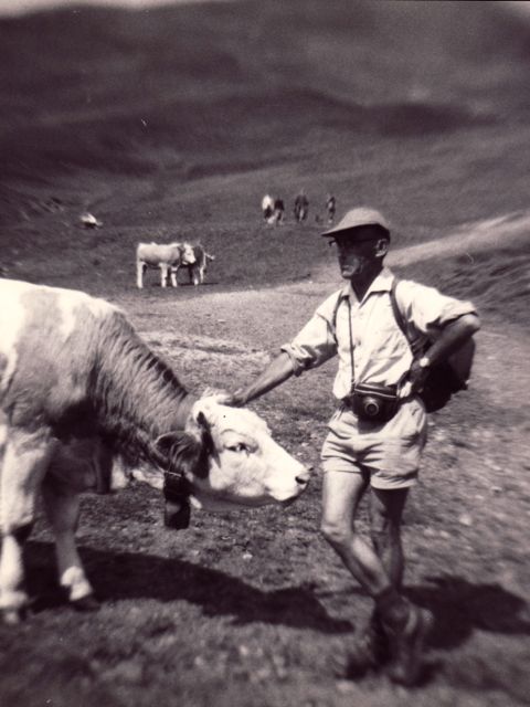 Bertrand had naar eigen zeggen een gave waarmee hij kon voelen welke religie een koe zou hebben moest ze een mens zijn. Hier trof hij een agnost aan.